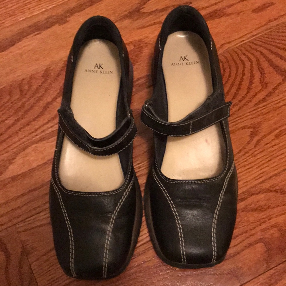 Anne Klein casual shoes